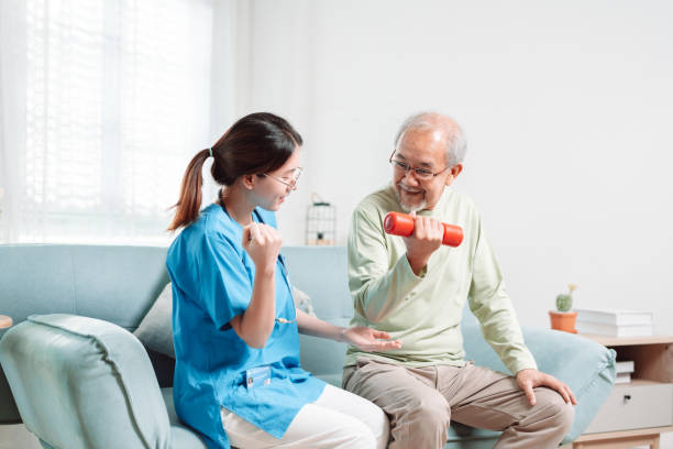 การกายภาพบำบัดเฉพาะทางสำหรับผู้สูงอายุที่บ้านพักคนชราอายุวัฒน์ เนอร์สซิ่งโฮม